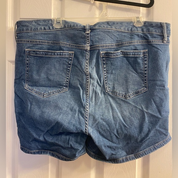 Torrid ripped Jean shorts size 18 - Picture 3 of 3